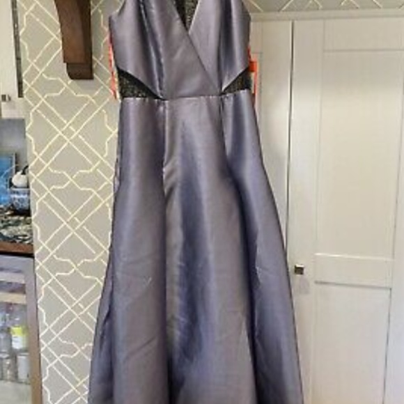 Monique Lhuillier Trumpet Ball Gown - Picture 6 of 11